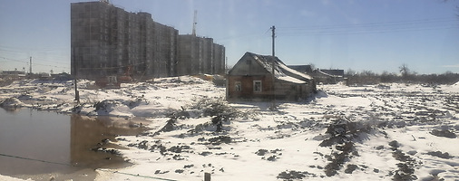 Последние частные дома в Никрополье. Март 2023 года. Фото Сергея Мартиновича