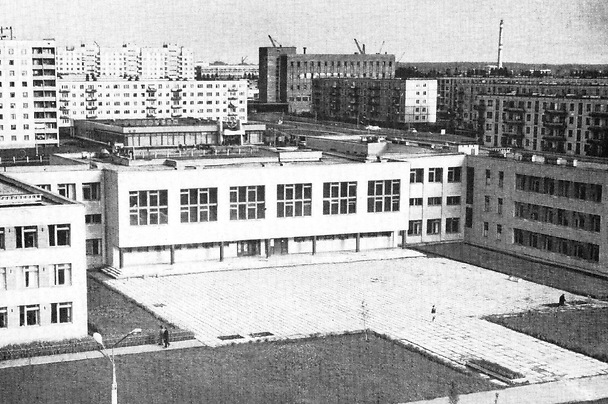 Юг-2 и универсам на улице Чкалова в конце 1970-х годов.Из книги Этажи созидания