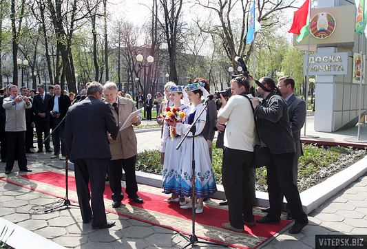 В Витебске открылась обновленная доска почета. Фото Антона Супрановича