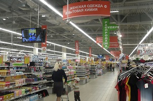 Видеоэкраны в гипермаркетах «Гиппо» (Минск, Могилёв).