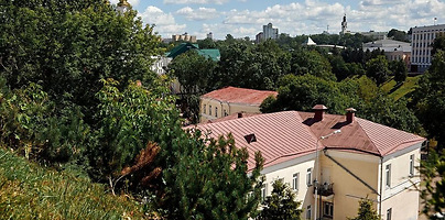 Вид на здание на Толстого, 7 с Успенской горки. Фото: Максим Маркевич