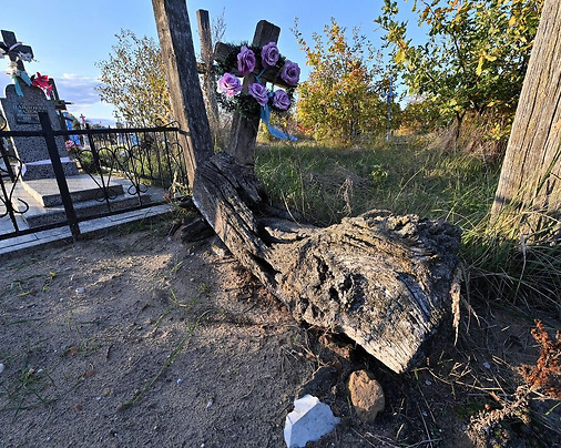 Старые надгробья-нарубы сохранились до сих пор | © Sputnik / Виктор Толочко