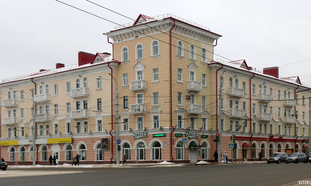 Дом с 5-этажной башней на площади Ленина. Фото Сергея Мартиновича