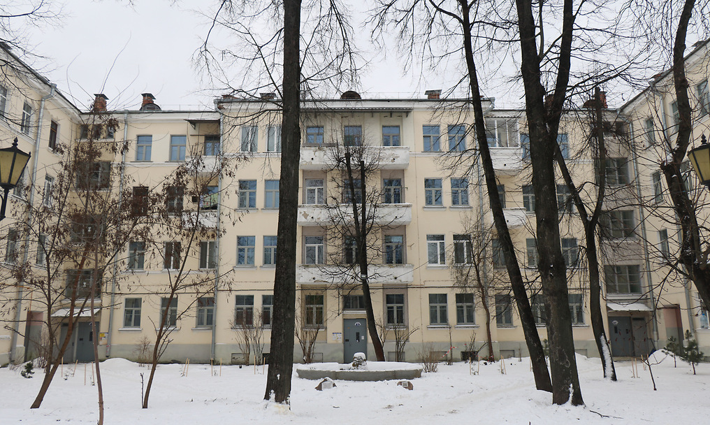 Второй коммунальный дом (улица Суворова, 38). Фото Сергея Мартиновича