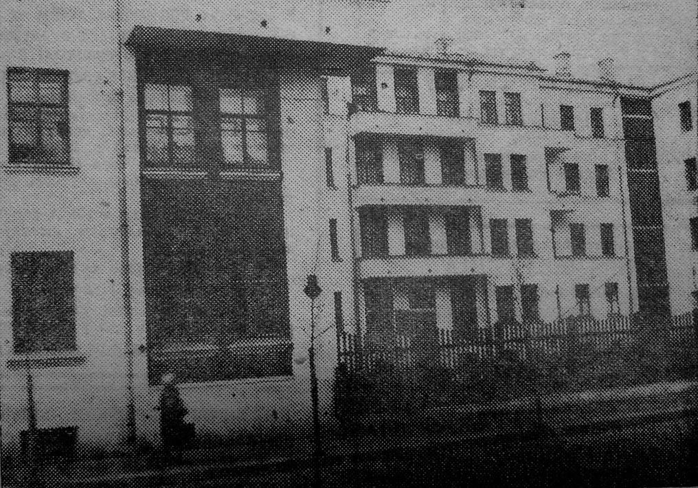Забор у Второго коммунального дома. Фото из газеты «Витебский рабочий», 2 июля 1938 года