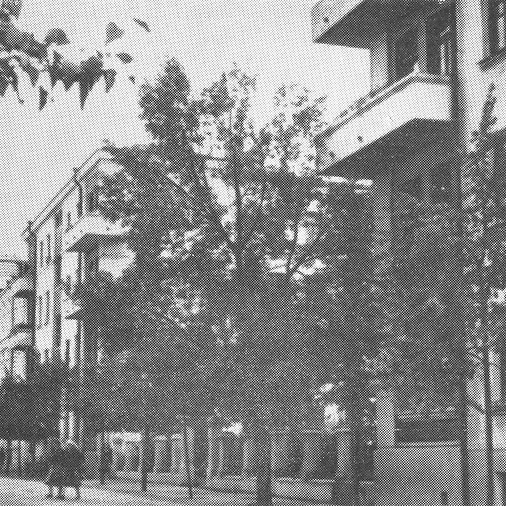 Второй коммунальный дом в 1970-е годы. Фото из книги А. Воинова «История архитектуры Белоруссии» (1975 год)