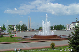 На площади Победы вскоре после окончания работ. Май 2010 года. Фото Сергея Мартиновича