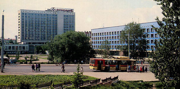 Гостиница Витебск и синий дом в 1990-е годы