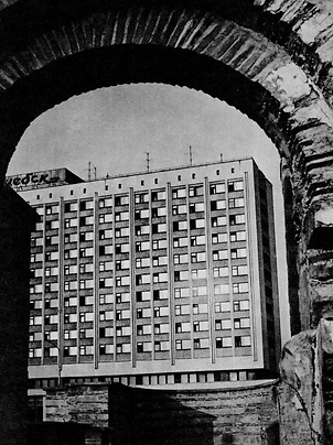 Гостиница в начале 1980-х годов. Из фотоальбома Витебск (1982 год)