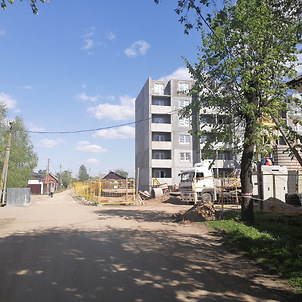 Строительство дома на месте заброшенного детсада. Май 2023 года. Фото Сергея Мартиновича