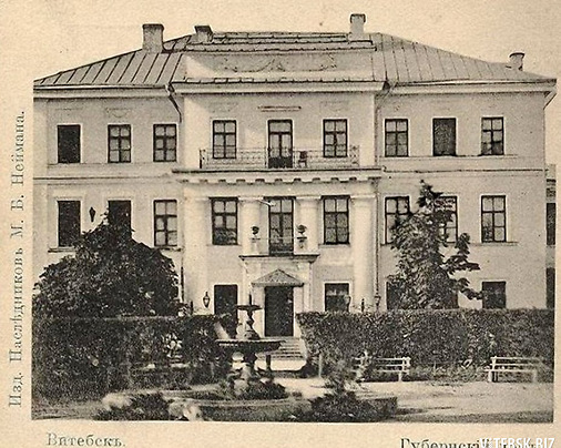Фонтан перед Дворцом губернатора на открытках начала ХХ века