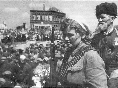 Парад партизан 23 июля 1944 года. Из книги А. Подлипского Партизанский парад в Витебске