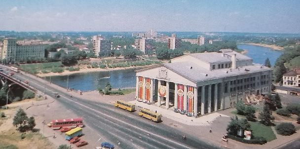 Театр с открытки 1982 года