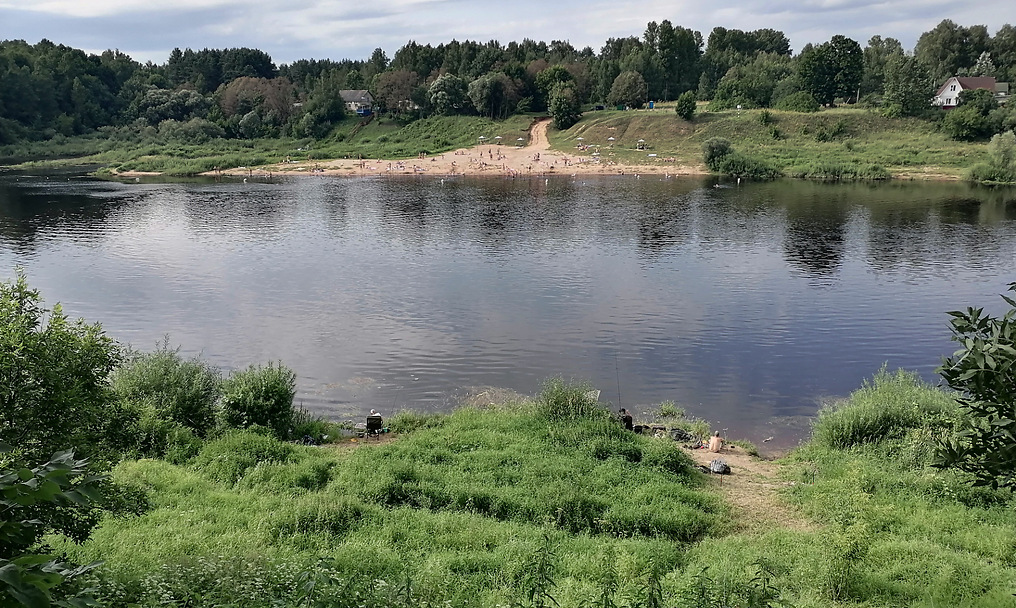 Вид на пляж у парка Мазурино. Фото Сергея Мартиновича