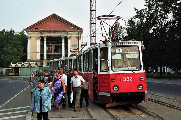 Октябрь в 2000-е годы. Начало реконструкции