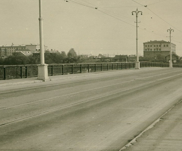 На мосту в конце 1950-х годов. Из фотоархива семьи Гусаревичей