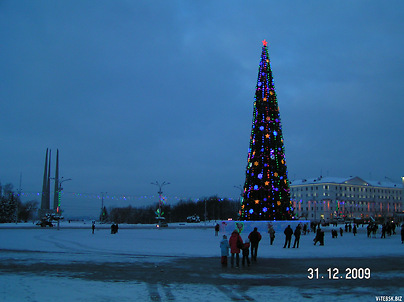 2009 год. Первая большая ёлка на площади Победы. Фото Сергея Мартиновича