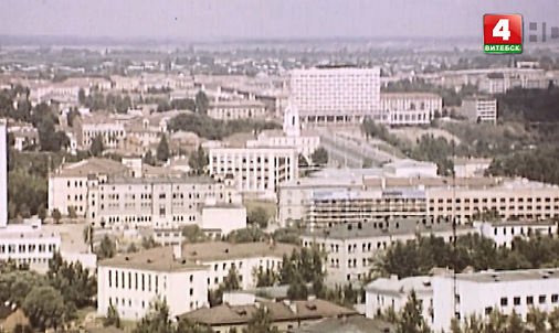 Лето 1974 года. Покраска синего дома. Кадр из фильма История города телеканала Витебск